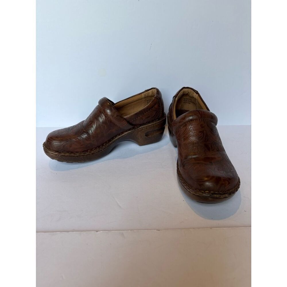 b.o.c Women's Brown Leather Slip-On Clogs Cute Paisley pattern Size 7W